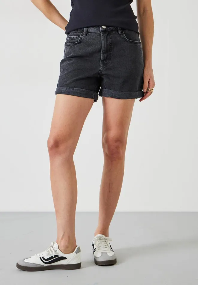 Hush Shorts Women Shorts Denim Shorts Washed Black Hush Shorts Women Shorts Denim Shorts Washed Black