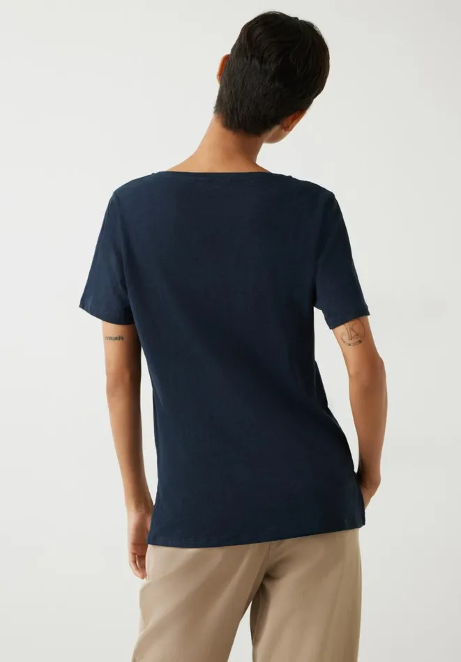 Hush Tops and Tshirts Women Kali Cotton Slub VNeck TShirt Midnight Navy Hush Tops and Tshirts Women Kali Cotton Slub VNeck TShirt Midnight Navy