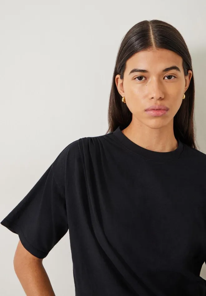 Hush Tops and Tshirts Women Tamsen Relaxed Tuck Detail Slub TShirt Black Onyx Hush Tops and Tshirts Women Tamsen Relaxed Tuck Detail Slub TShirt Black Onyx