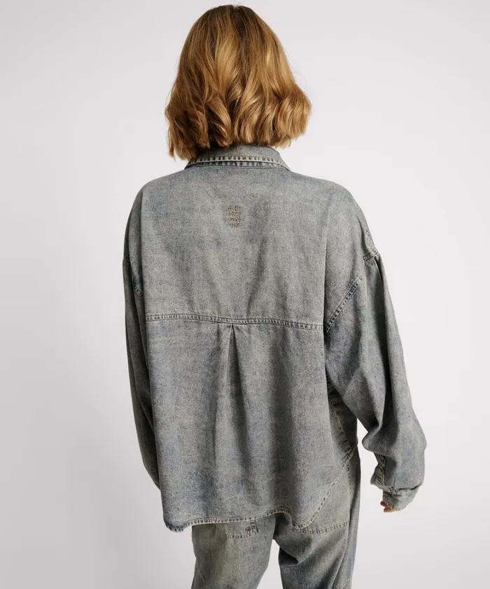 One Teaspoon Shirts DIRTY BLUE OVERSIZED DENIM WESTERN SHIRT 8211 Women One Teaspoon Shirts DIRTY BLUE OVERSIZED DENIM WESTERN SHIRT 8211 Women