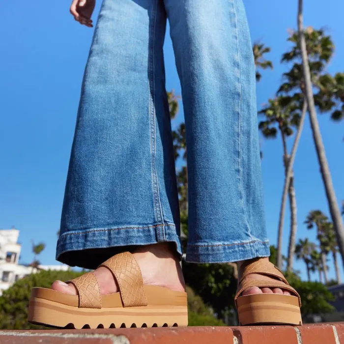 Reef Sandals Women Cushion Vista Hi Tan Wicker