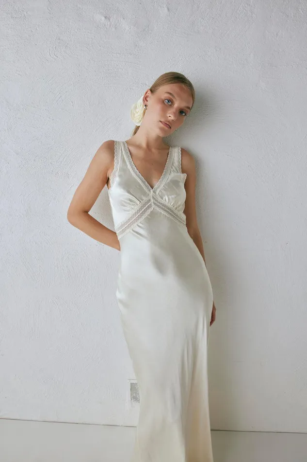 VRG GRL Meet Me On The Dance Floor Bias Cut Maxi Dress Cream Women MidiMaxi Dresses VRG GRL Meet Me On The Dance Floor Bias Cut Maxi Dress Cream Women MidiMaxi Dresses