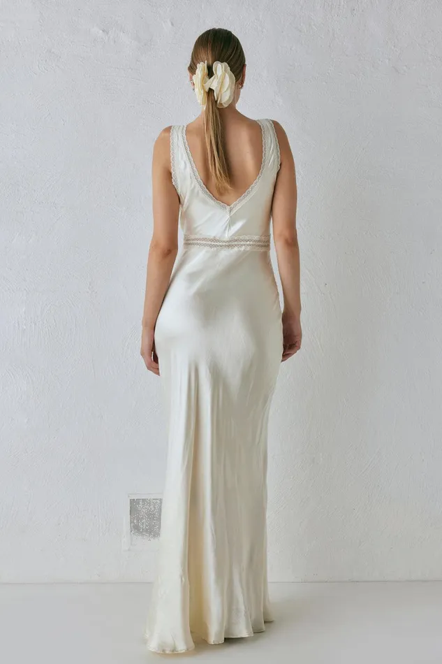 VRG GRL Meet Me On The Dance Floor Bias Cut Maxi Dress Cream Women MidiMaxi Dresses VRG GRL Meet Me On The Dance Floor Bias Cut Maxi Dress Cream Women MidiMaxi Dresses