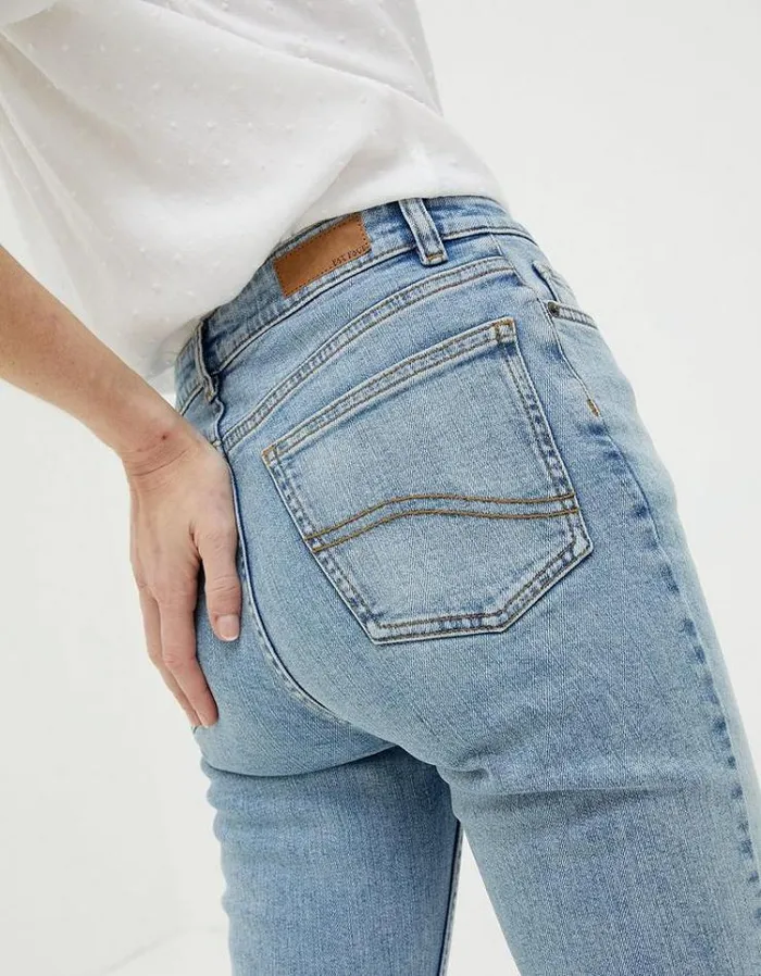 Women FatFace Jeans and Dungarees Chesham Girlfriend Jeans Light Denim Blue