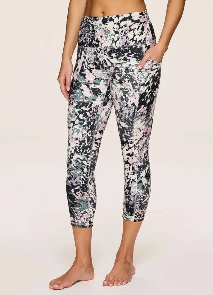 Women In The Wild Ultra Hold Capri Multi RBX Active Capris