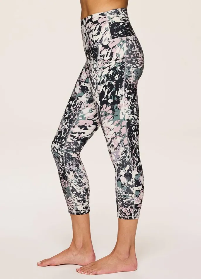 Women In The Wild Ultra Hold Capri Multi RBX Active Capris