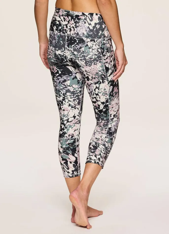Women In The Wild Ultra Hold Capri Multi RBX Active Capris