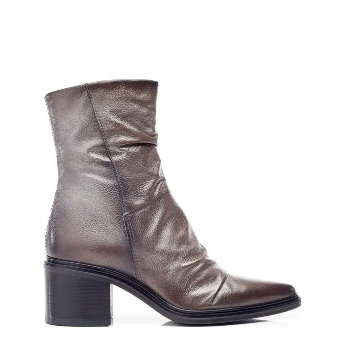 Women Moda In Pelle Heeled And Wedge Boots Oppal Gold Leather
