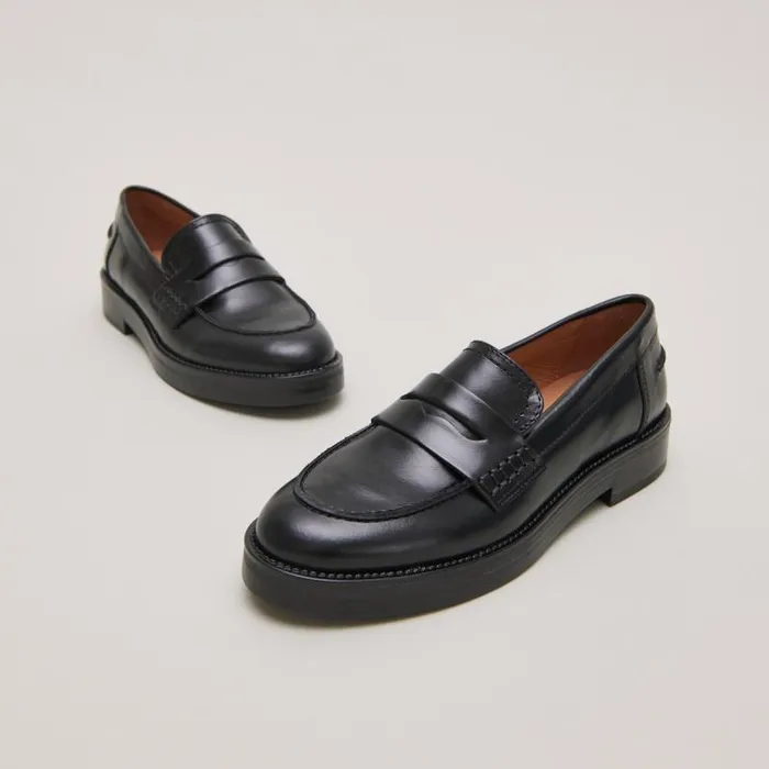 Women Roundtoed Loafers Black JONAK Loafers