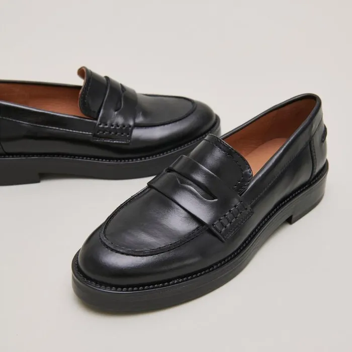 Women Roundtoed Loafers Black JONAK Loafers