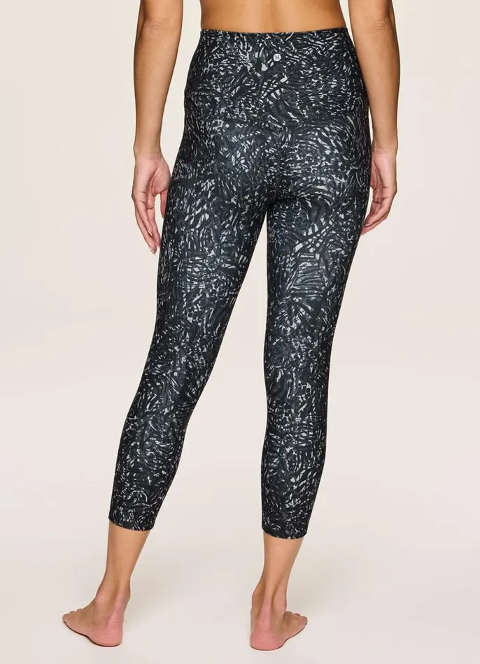 Women Scratch That Ultra Hold Capri Black RBX Active Leggings