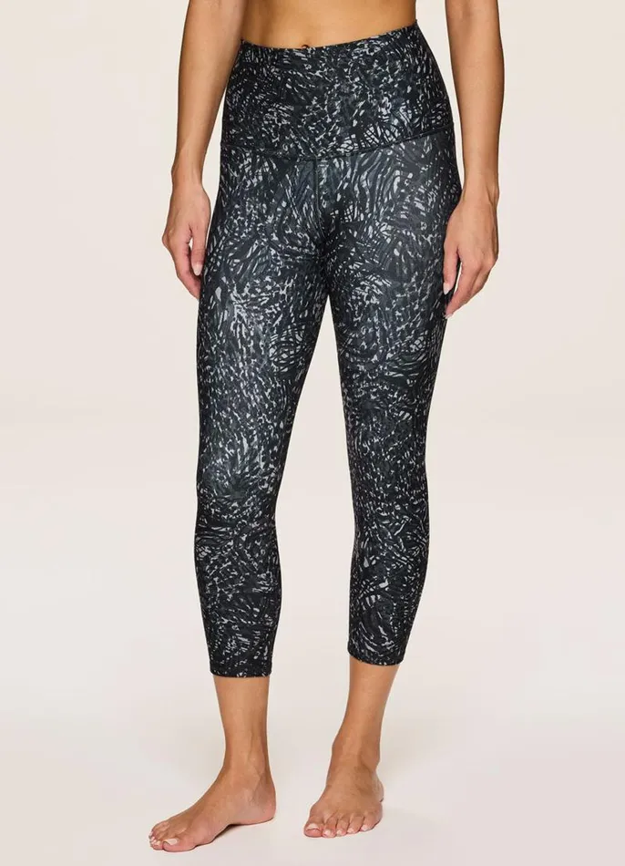 Women Scratch That Ultra Hold Capri Black RBX Active Leggings