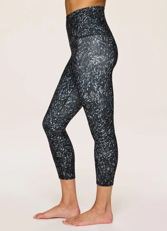 Women Scratch That Ultra Hold Capri Black RBX Active Leggings