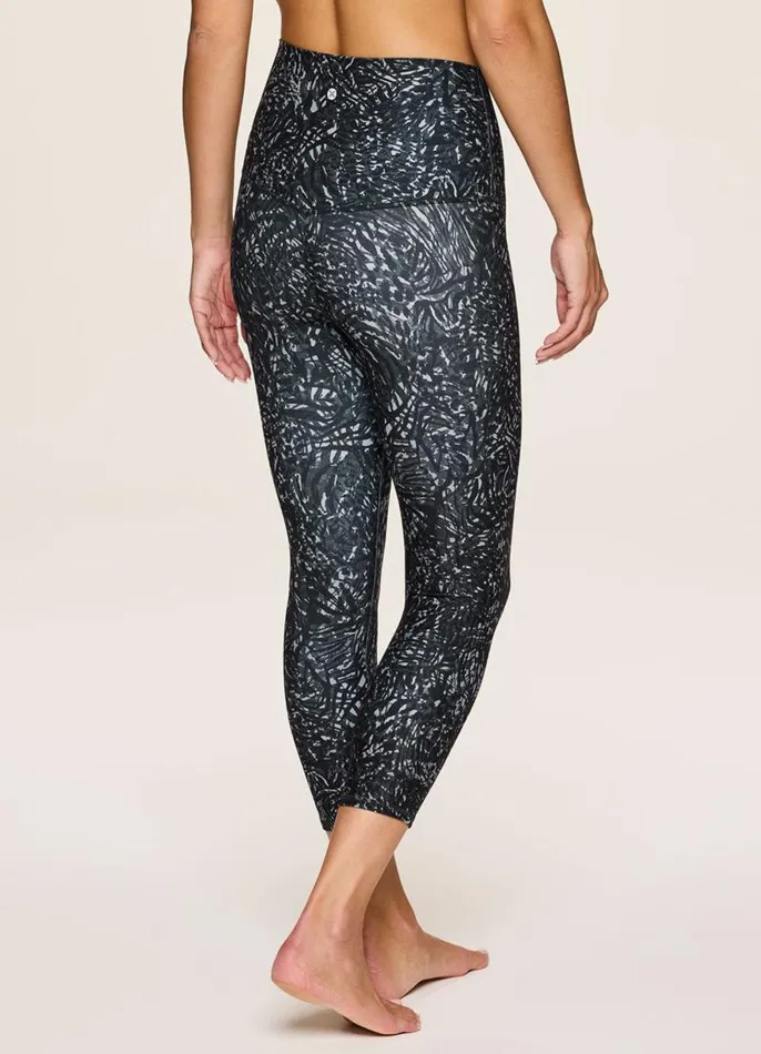 Women Scratch That Ultra Hold Capri Black RBX Active Leggings